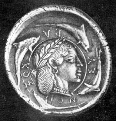Серебряная монета из Сиракуз в память победы над Карфагеном, около 479 г. до н. э. (Британский музей).